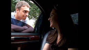 Богатая сучка пригласила самца в свой лимузин