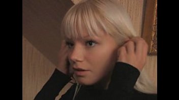 Белобрысая Шведская студентка спаривается на полу