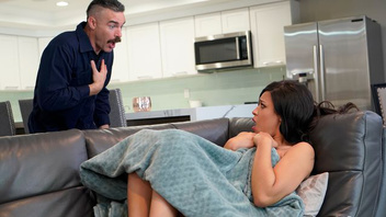 Жестокий ремонтник поддался эмоциям и забрал сверхурочные сексом