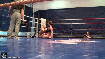 Лесбийский спорт двух подружек №2