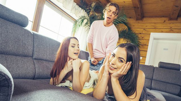 Страстный парень смог удовлетворить двух горячих ненасытных красоток