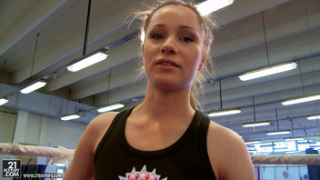 Представление двух спортсменок (Alexa Wild)