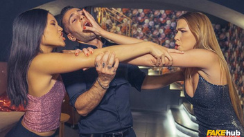 Соперницы решили не устраивать скандал и просто трахнулись с молодым парнем