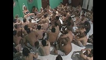 Длинноногую блондинку пропитали спермой