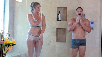 Джулия Энн оказалась на длинном члене своего страстного сводного брата