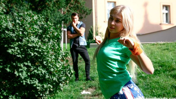 Светловолосая страстная красотка Николь Брикс трахается со своим горячим парнем