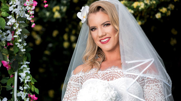 Страстная невеста по полной трахнулась с лучшим другом своего жениха