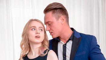 Их анальная  встреча, парень долбит телку в три дырочки