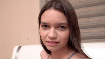 Русская худышка  обожает его хуй