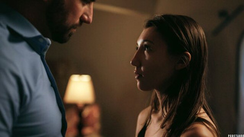 Пердолит  брюнетку в рот и  письку