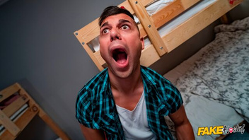 Делят девку на двоих и дерут ее в три дырочки