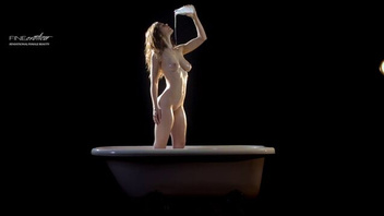 Поливает  себя и большие сиськи  молоком