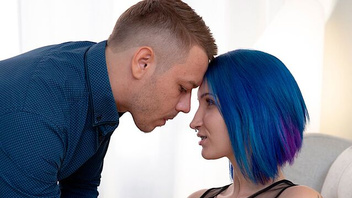 Тату телочка оказывается очень рабочей шлюхой