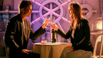 Выпивают и ебутся, Наоми Беннет (Naomi Bennet)