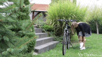 Их  лесби секс  на свежем  воздухе