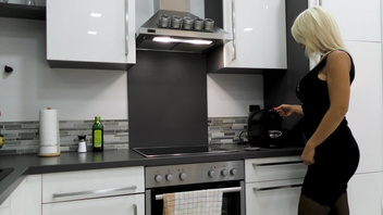 Молодой  пасынок шпилит грудастую мачеху, Тиффани Руссо (Tiffany Rousso)