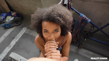 Его  любовница негритянка Алина  (Alina Ali)