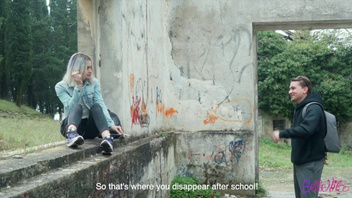 Заманил  русскую девочку на классную  еблю