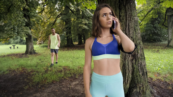 Спортивный  парень развит сучку на  поебаться