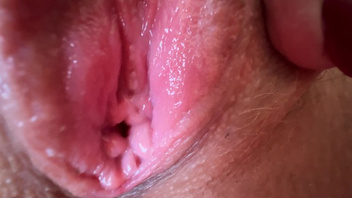 Пальцами  по пизде, любительское  соло