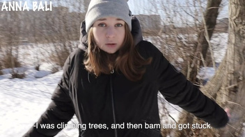 Спас  русскую девку и выебал на своей хате