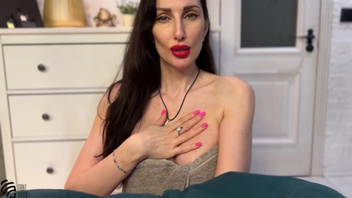 Мачеха обожает  делать минет