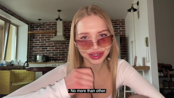 Нежно сосет пацану конец