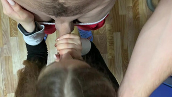 Своим  крепким концом угощаю девку