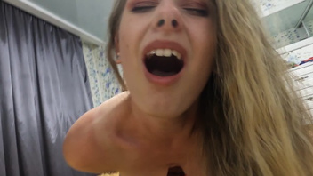 Долблю раком молодую подругу, которая любит стонать