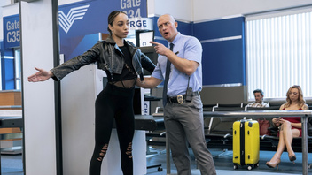 Лысый хер отработал доступную пилотку