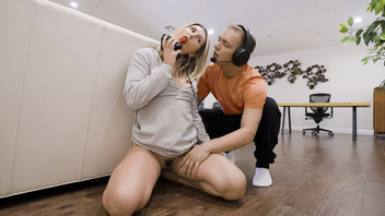 Раскрутил  красавицу на  прожарку