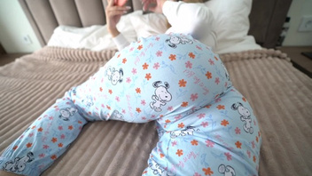 Разбудил девку  и трахнул ее киску