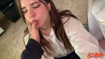 Студентка молодка  классно умеет ебаться