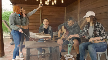 Отдых на природе и секс с рыжей милашкой