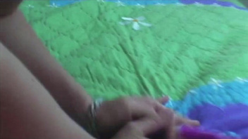 Рыженькая телка отсасывает хер