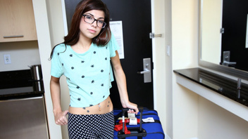 Красавица  в очках для крепкого  конца