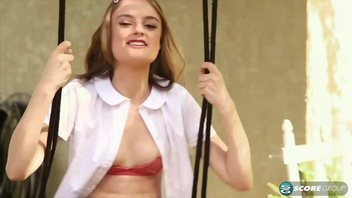 Крошка Лекси (Lexie Fux) ласкает дырку