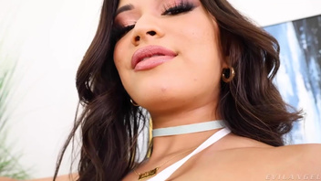 Попробовал красавицу в ротан и в анальный заход