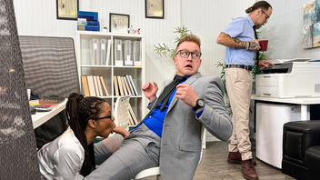 Чернокожая самка  захотела белый конец