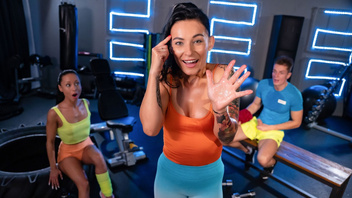 Двух роскошных самок угостил здоровым хуем