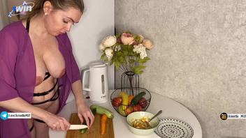 Мастурбация хуя на грудастую бабу