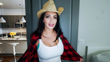 Суку милфу мощно пердолит огромный хуй