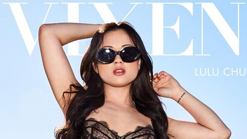 Симпатичная самка брюнетка отлично жарится