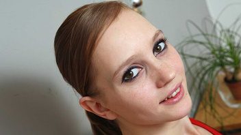 Тощая Светлана (Svetlana)  ласкает себе дырку