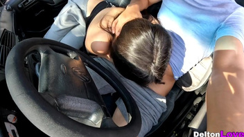 Сцена с минетом в автомобиле