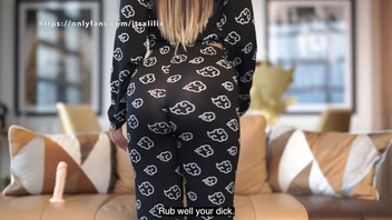 Девака себя немного ласкает