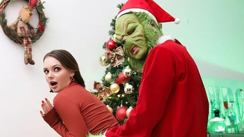 Гринч на Рождество отлично  трахает красавицу