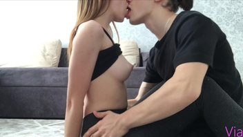 Домашка с молоденькой милой девкой