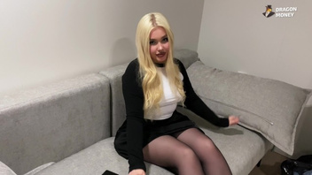 Жопастая грудастая блонда  круто жарится