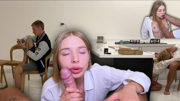 Молодая курва сосет хрен и трахается